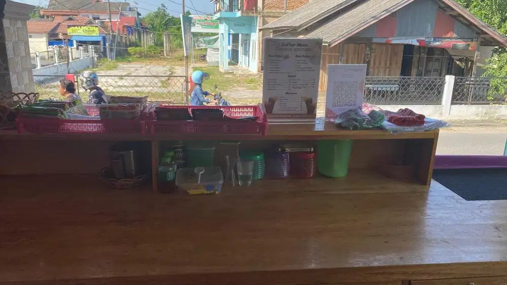 MEJA JUALAN OK MENARUH PERKAKAS OK