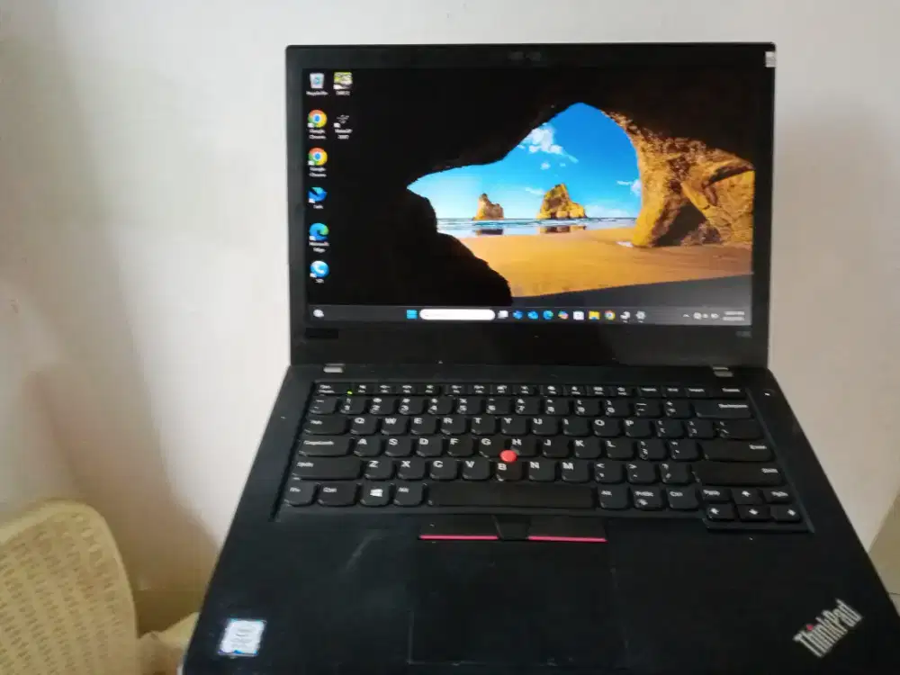 Laptop lenovo thinkpad i5 ram 8 gen 8 ssd 256 ngebut