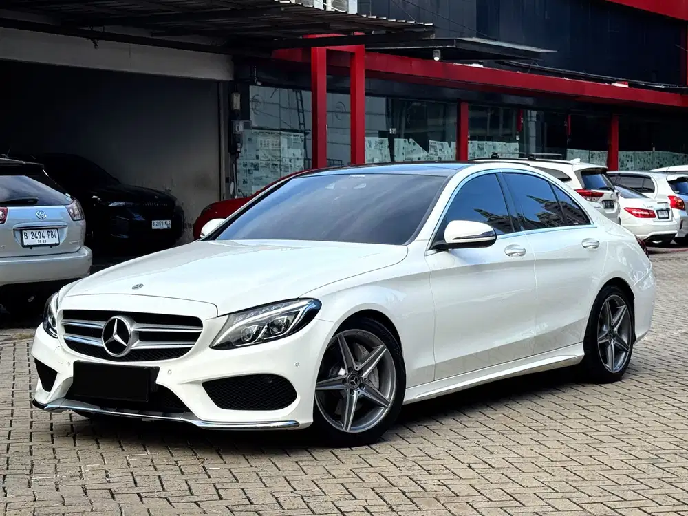 2018 Mercedes Benz C300 2.0 AMG LOW KM