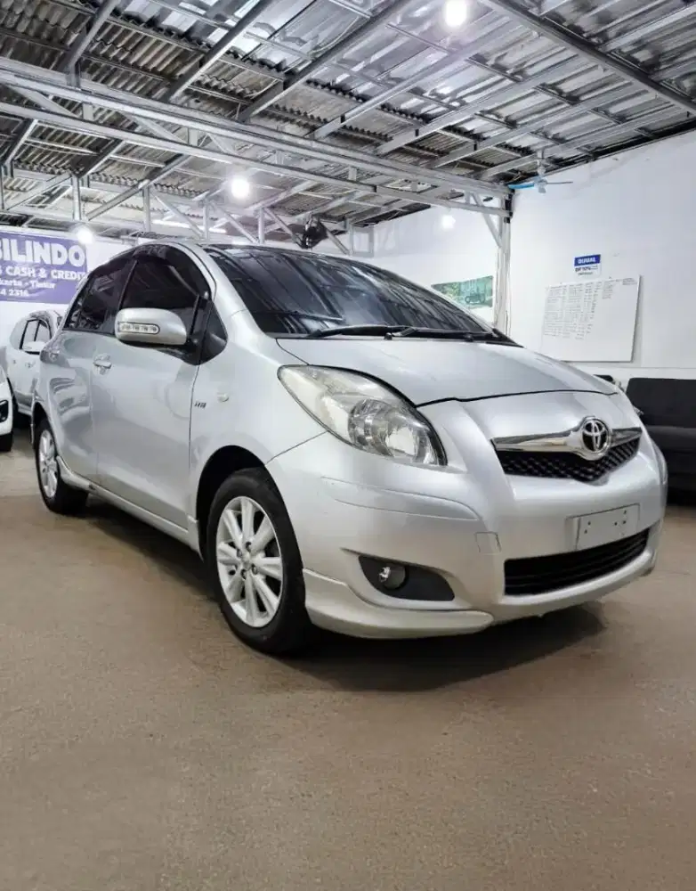 Dp 7 jt Yaris E a/t 2011 Ang 2,8 jt