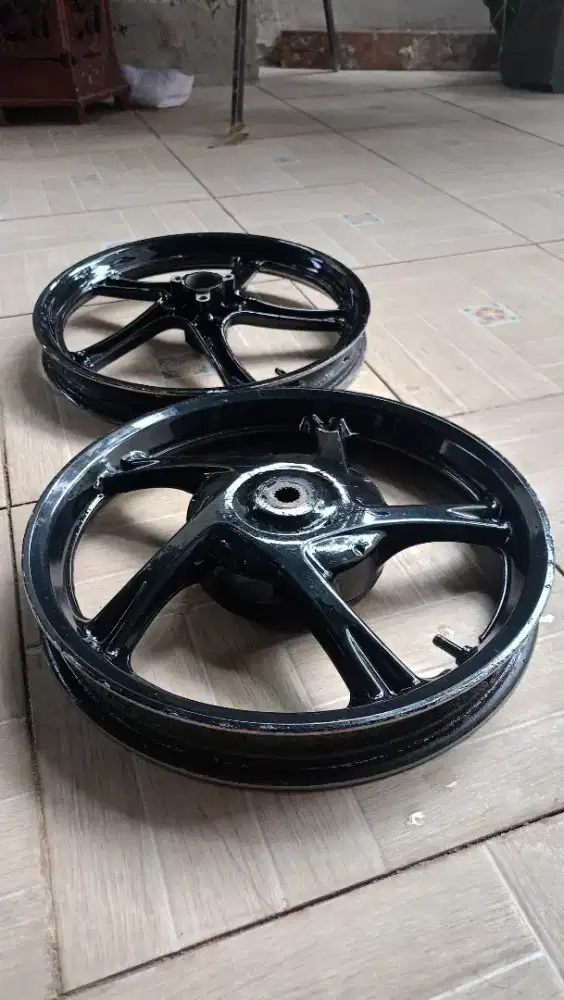 Veleg mio j glossy