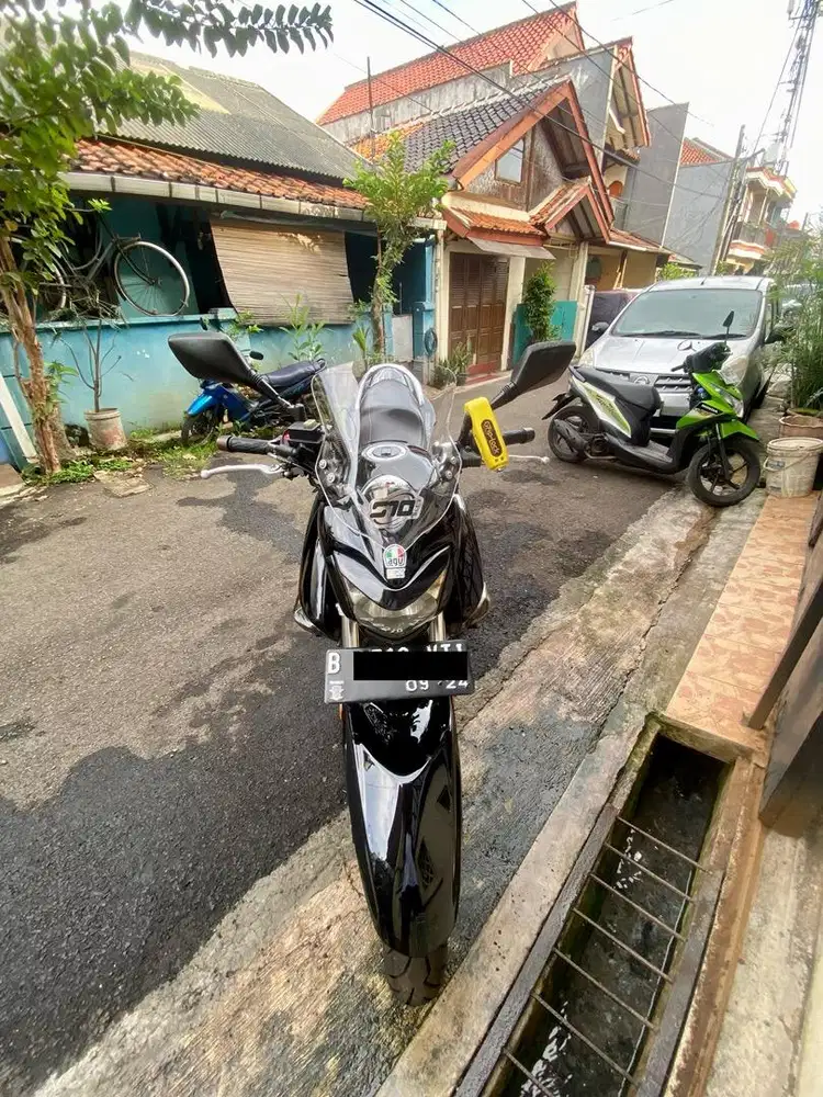 Suzuki Inazuma 250