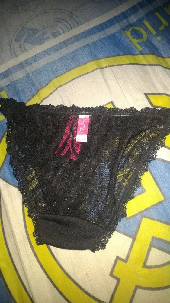 “Celana bagus tapi masih cakep  Sayang kalau cuma nganggur di lemari.