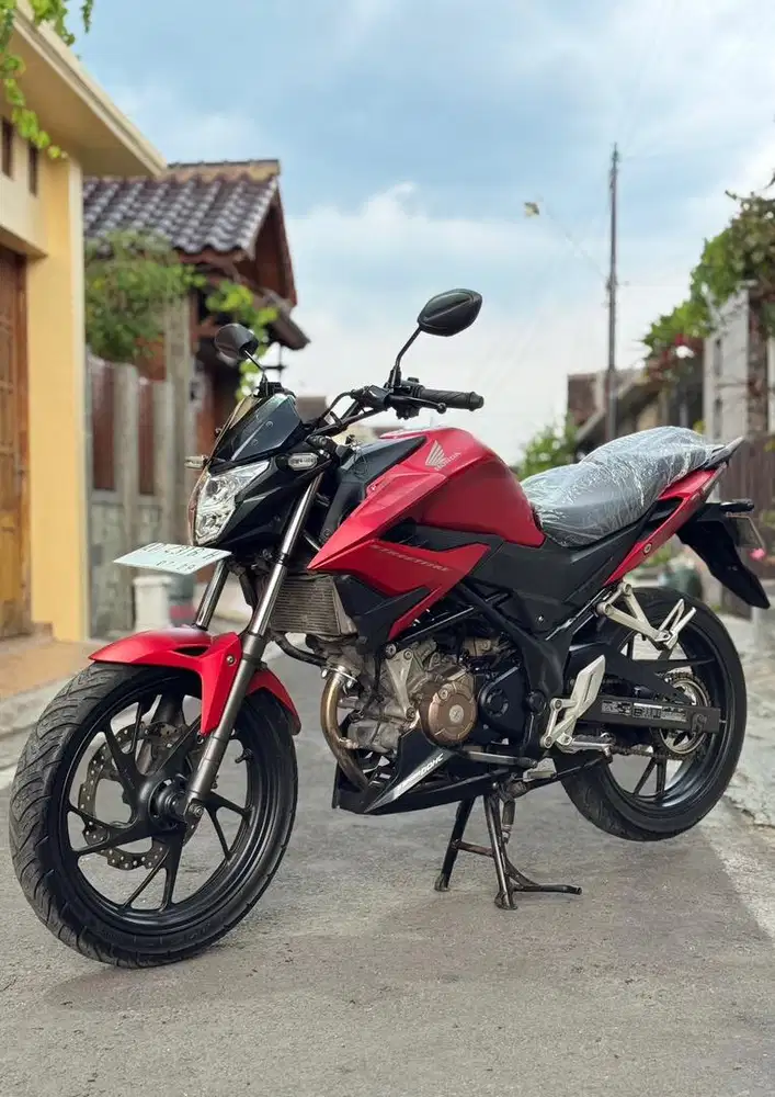 HONDA CB150R V3 STREET FIRE AD SOLO