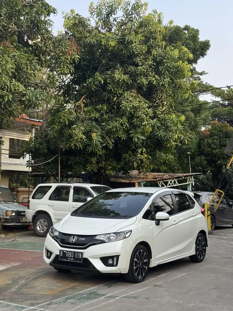 Honda JAZZ RS GK 5  white on fabric