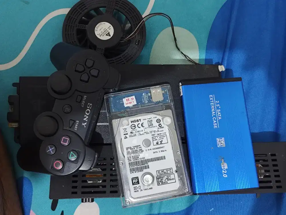 Di jual 2 hardisk ps3+ stik ps3+power suplay ps3