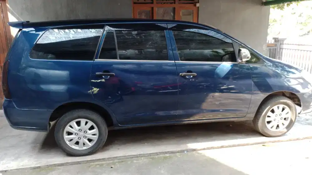 innova blue 2005