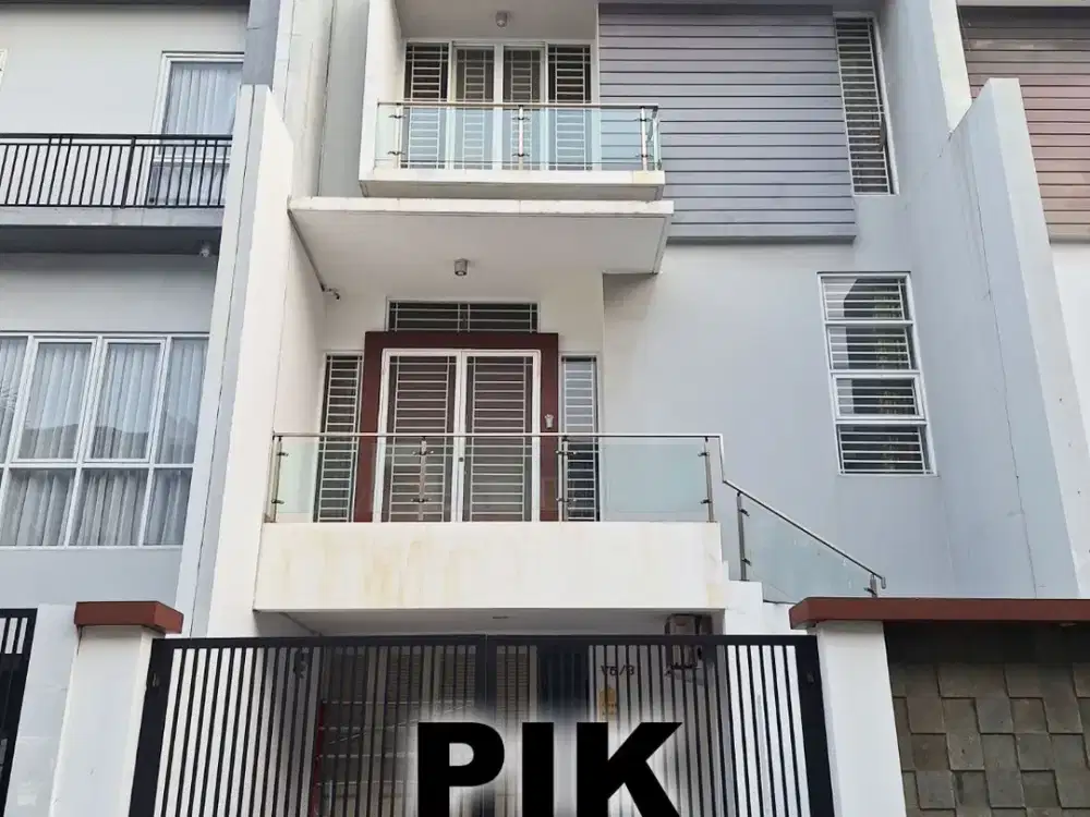 DISEWAKAN Rumah PIK 7x17 3 Lantai 5 Kamar . Lokasi Bagus, Sudah Furnished, Siap Huni
