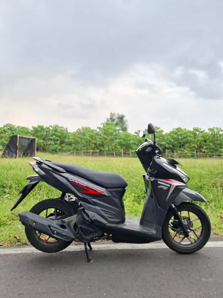 Vario 125 hitam - 2016