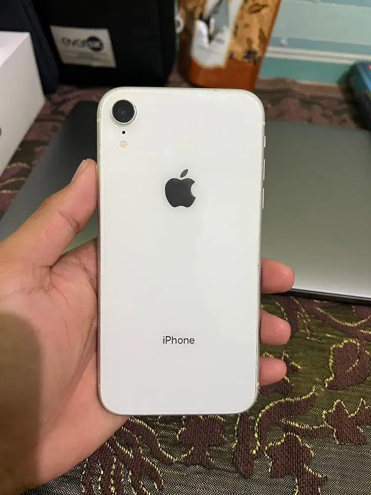 Iphone XR 64 GB (White),PERMANEN