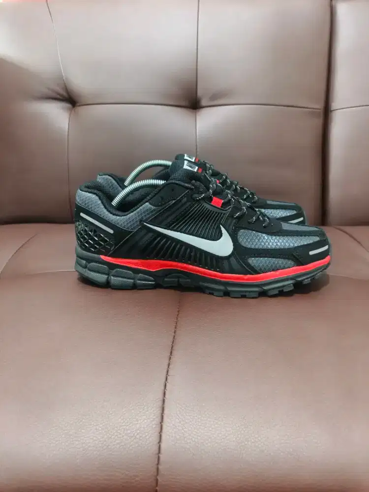44-Sepatu NIKE VOMERO 5