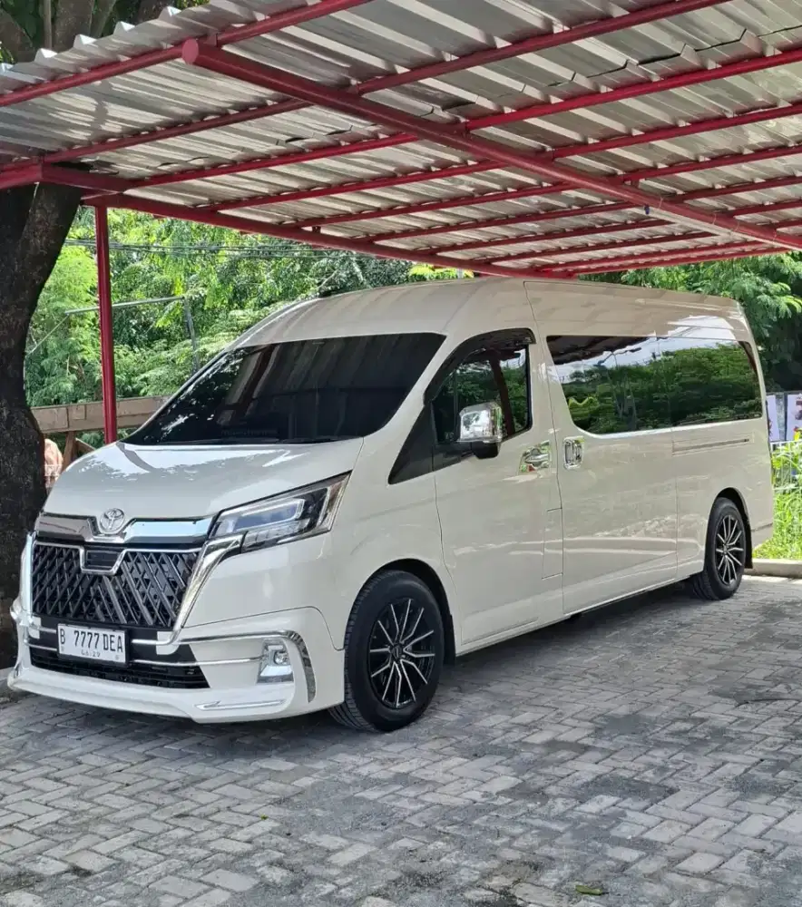 Sewa Hiace Premio