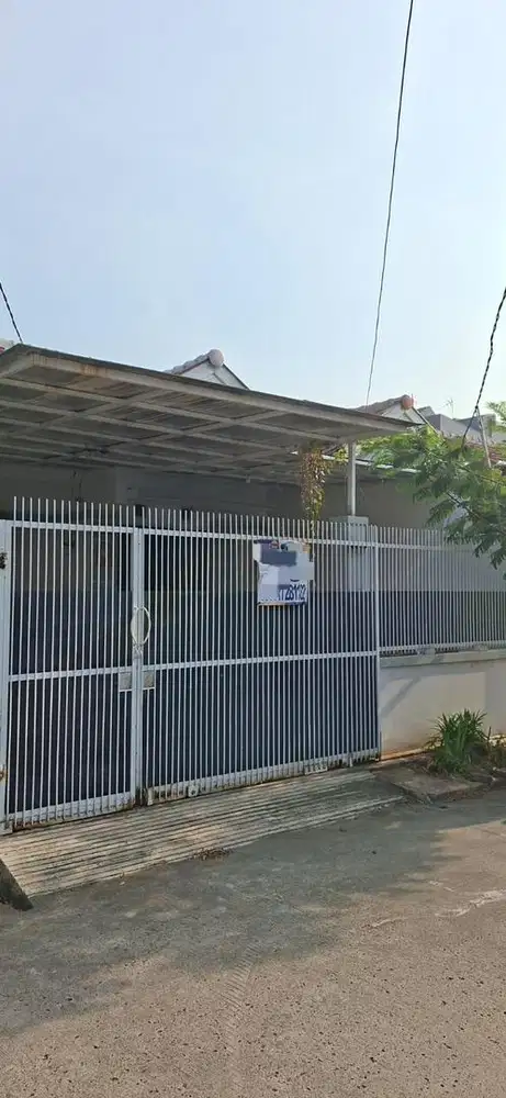 Rumah rapi semi furnish di harapan indah bekasi