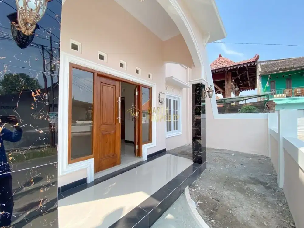 RUMAH 2 LANTAI DESIGN KLASIK DEKAT KAMPUS 4 UAD JOGJA