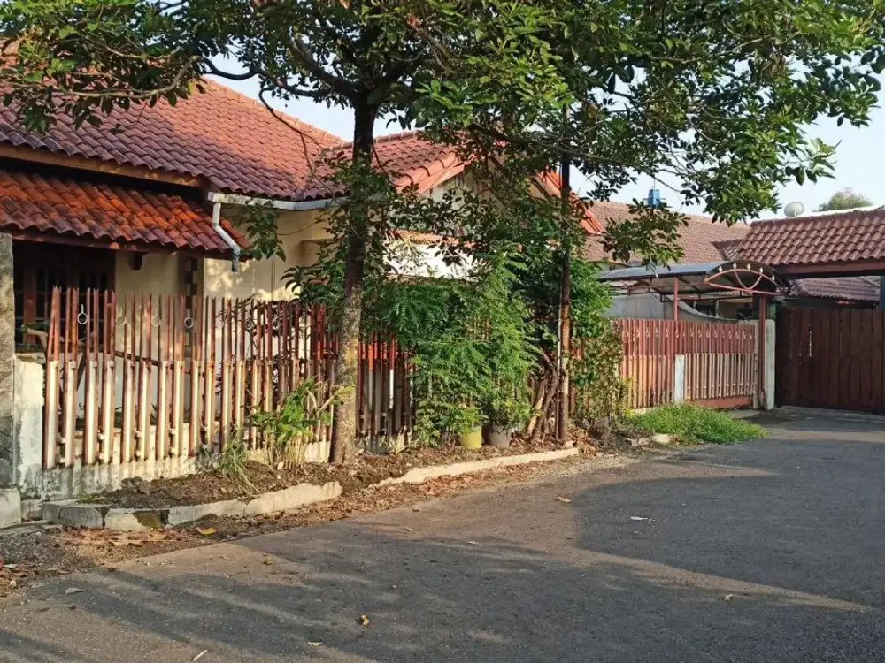 Rumah lama terawat di sayap turangga Buahbatu Lengkong Bandung kota
