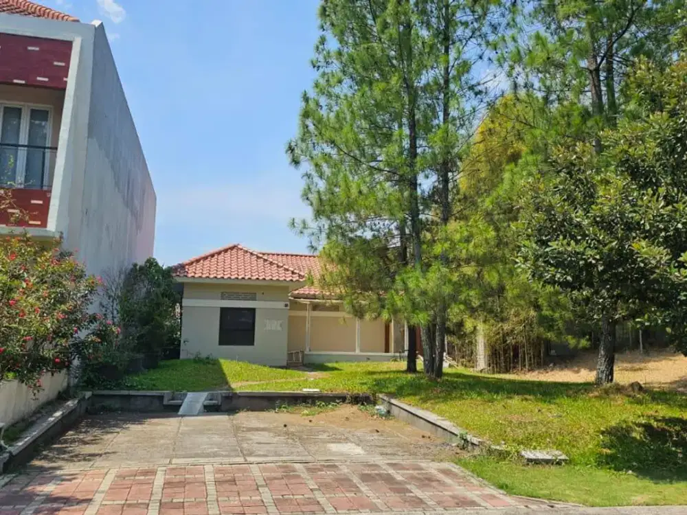 Rumah hitung tanah di kota baru Parahyangan Padalarang view danau