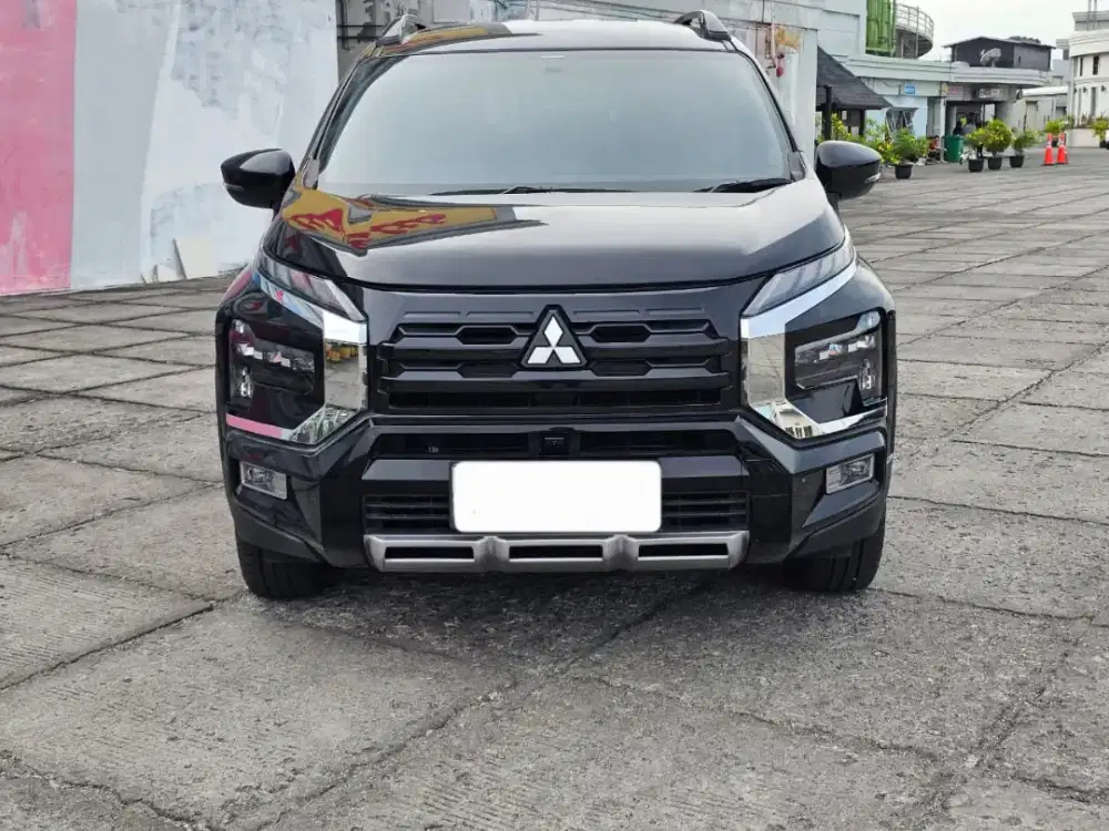 Xpander cross premium package 2023/2024 hitam