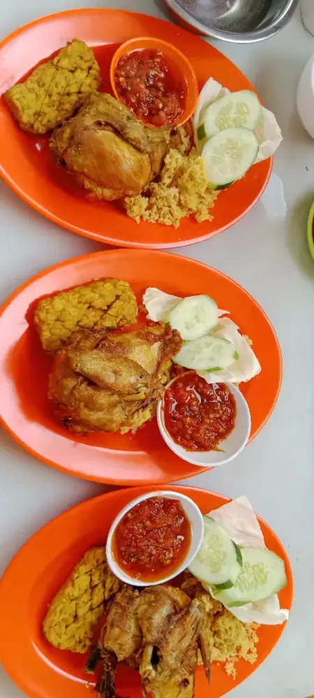 Mencari pekerja cook helper atau tukang masak