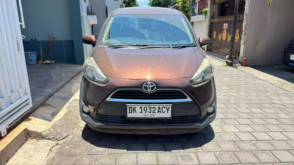 MOBIL TOYOTA SIENTA 2017