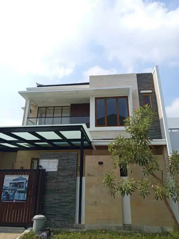 Dijual Rumah Mewah dengan Kolam Renang di Waterfront, Hadap Utara