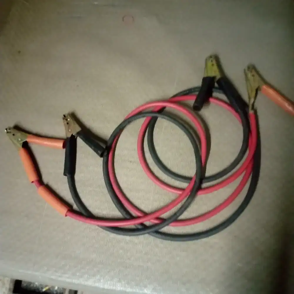 Kabel buat jumper aki mobil, udh gk di pke, lg