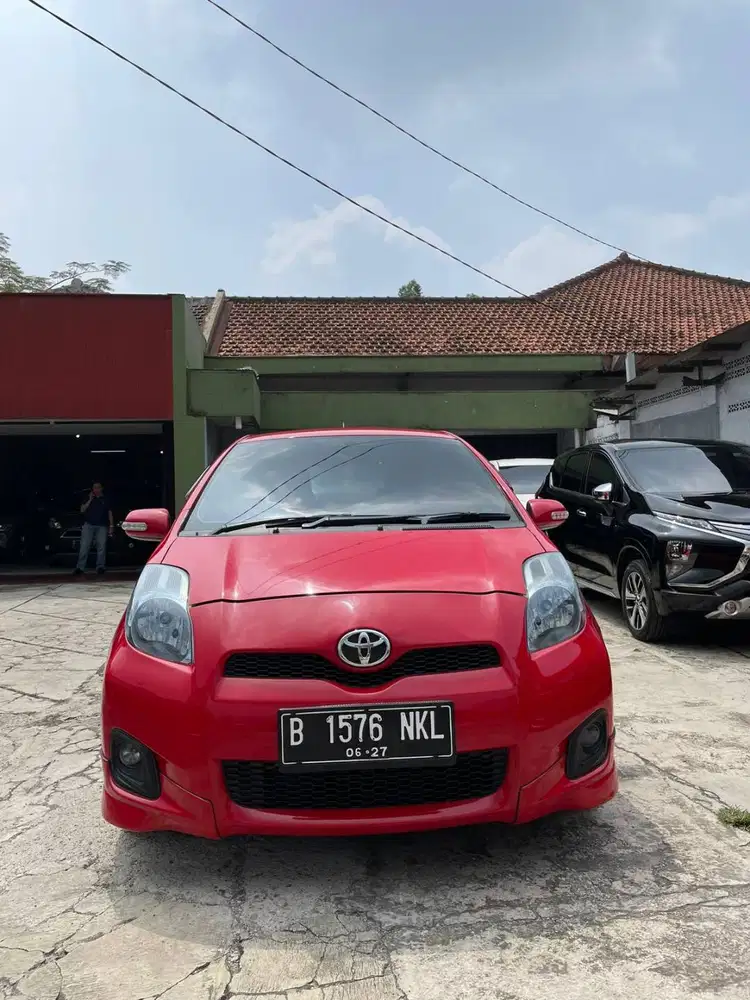 Toyota Yaris 1.5 E 2012