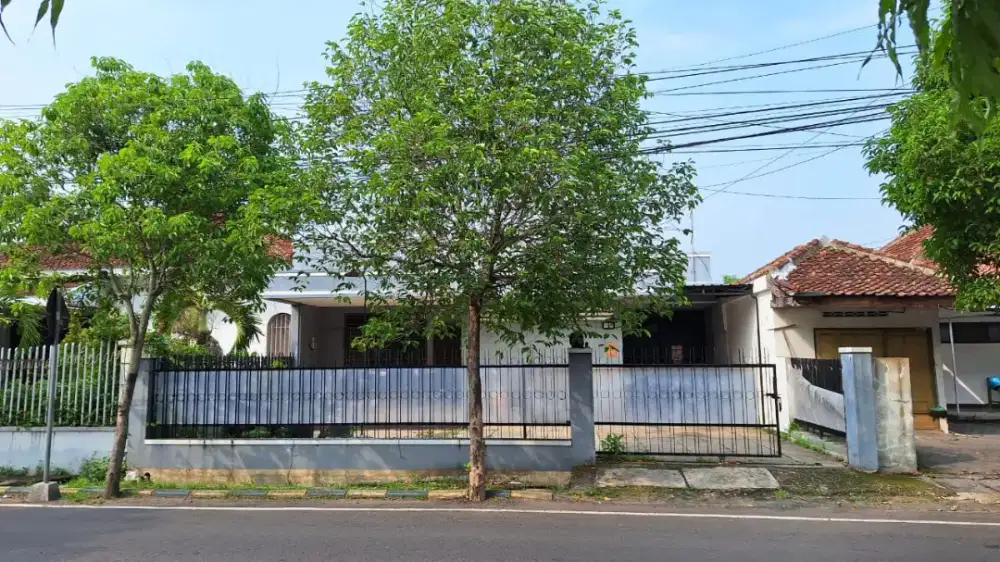 Rumah Madiun Nol Jalan Raya 2 Jalur Propinsi Dijual Cepat