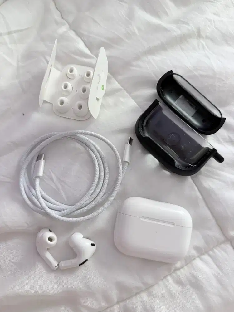 airpods pro gen 3 (like new)