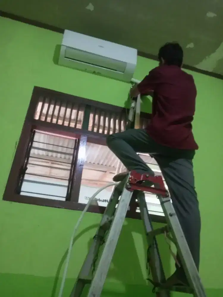Service Ac,Mesin Cuci,Kulkas,Pompa Air dan Bongkar Pasang AC.