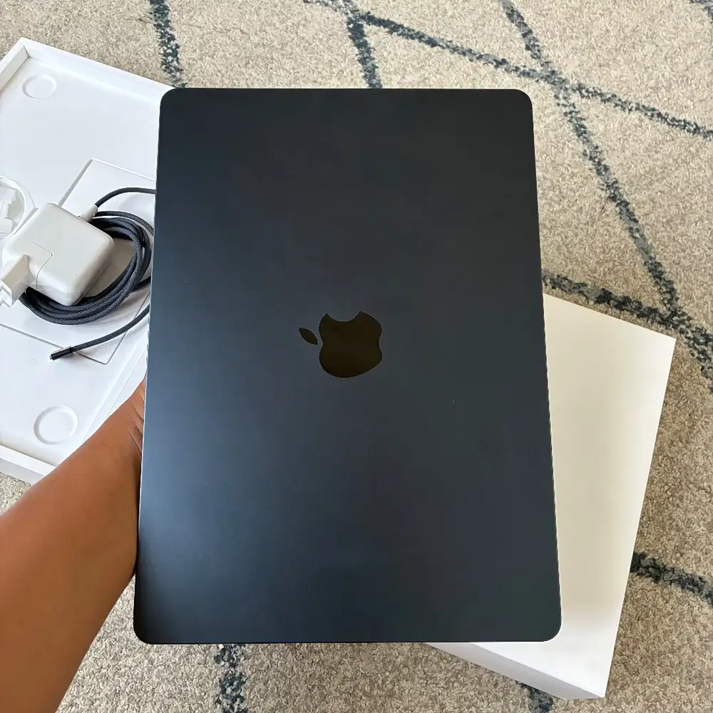 512gb ibox Macbook Air 2025 M4 13 inch 10 GPU september 2025