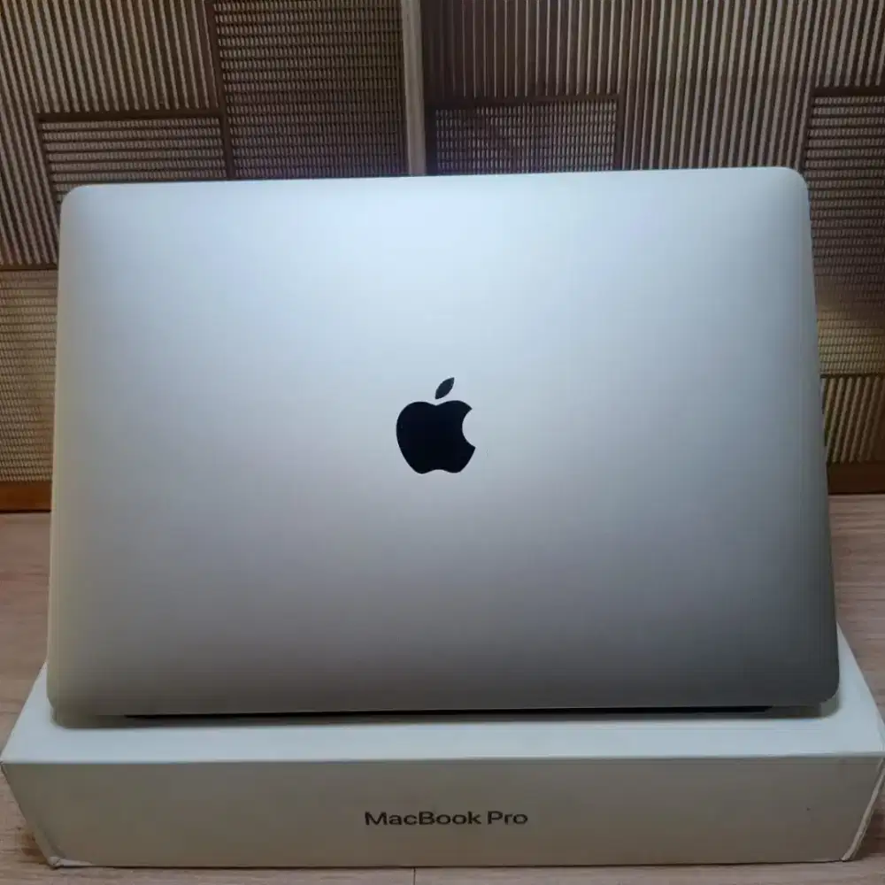Macbook pro m1 8/512 muluss