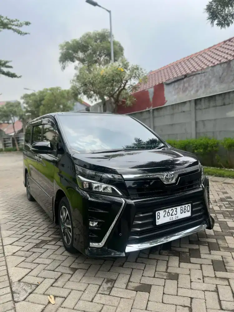Toyota Voxy 2.0 matic
