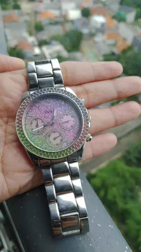 Mau dijual aja jam Guess jarang dipakai
