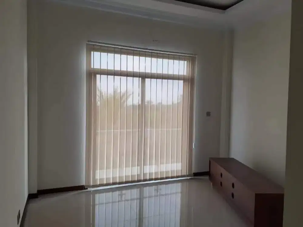 Pusat gorden kantor vertikal blind