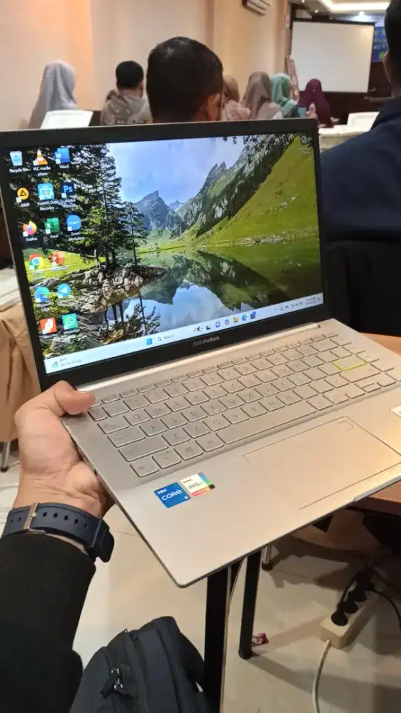 Laptop Asus Vivobook corei i5