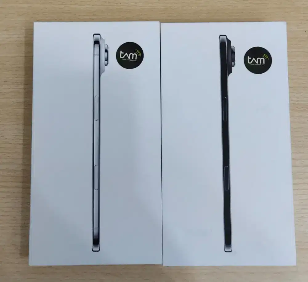 iPhone air 256gb
Black and white colour