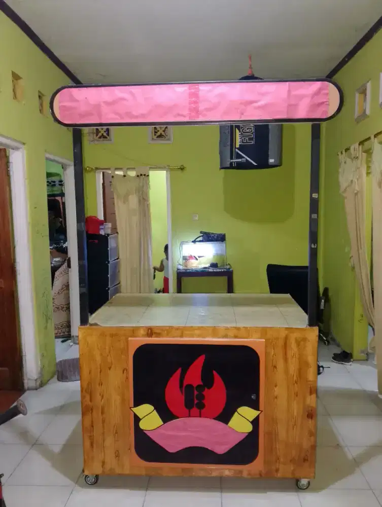 Gerobak / booth roda 4 kerangka konstruksi kuat