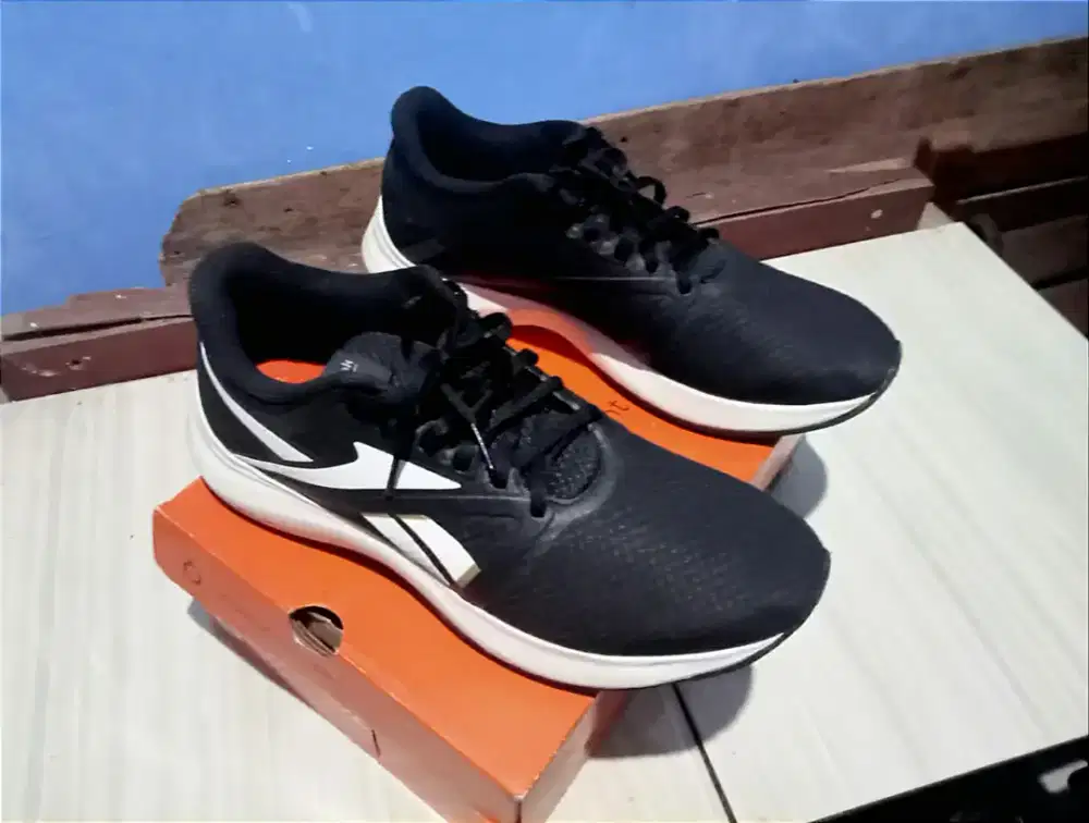 Sepatu Reebok 42