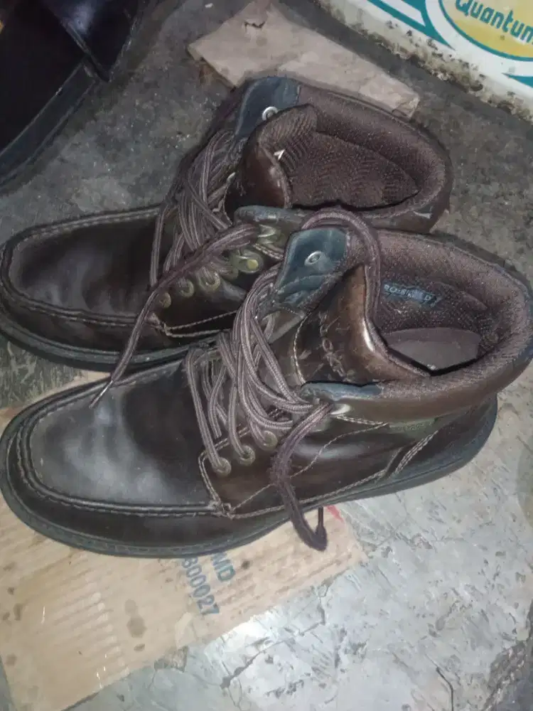 sepatu kulit rocksport