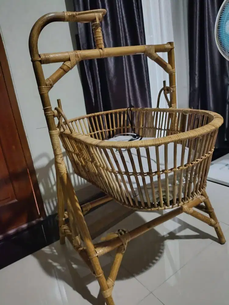 AYUNAN BAYI ROTAN