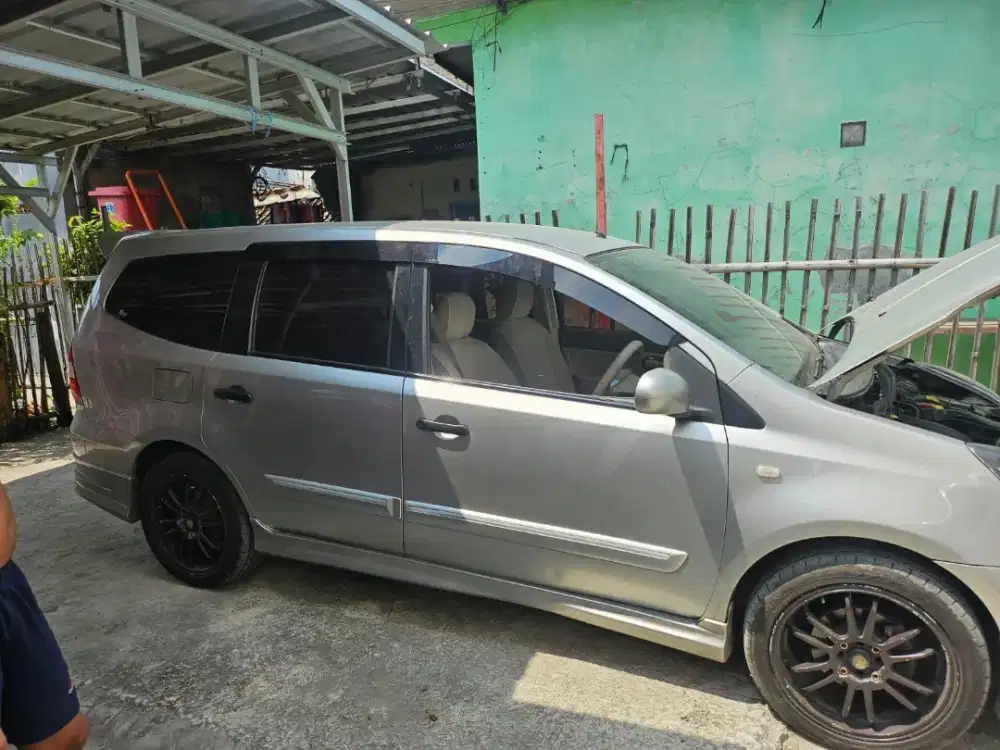 GRAND LIVINA 1,5 XV AT