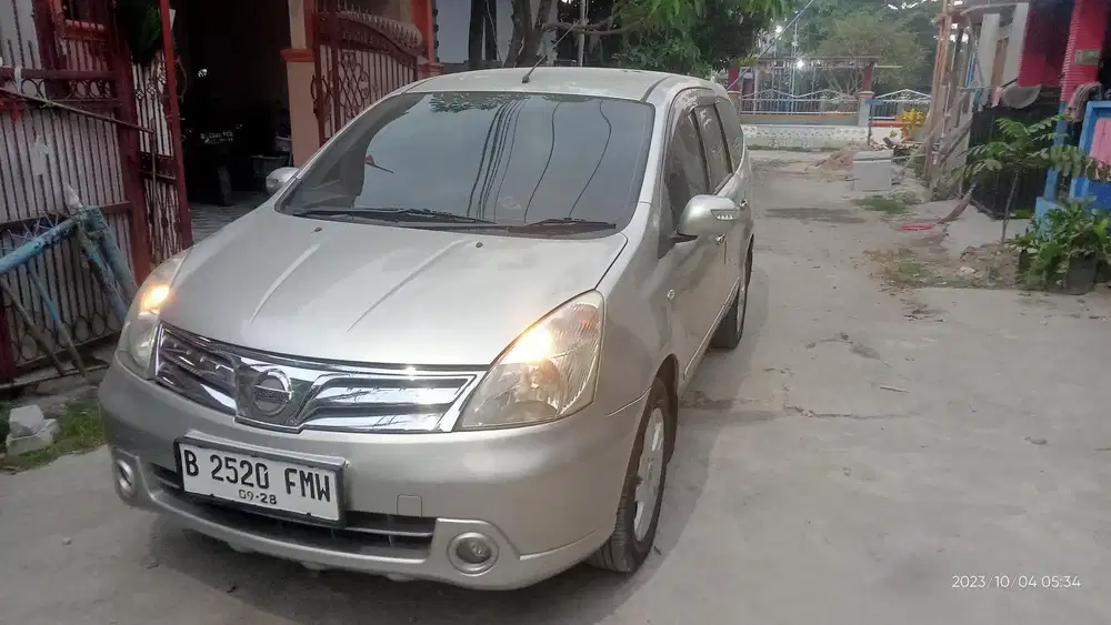 Nissan Grand livina 2012 Bensin