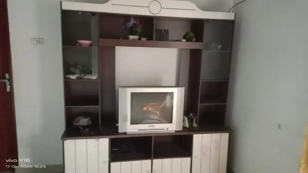 Lemari TV dan speaker keren