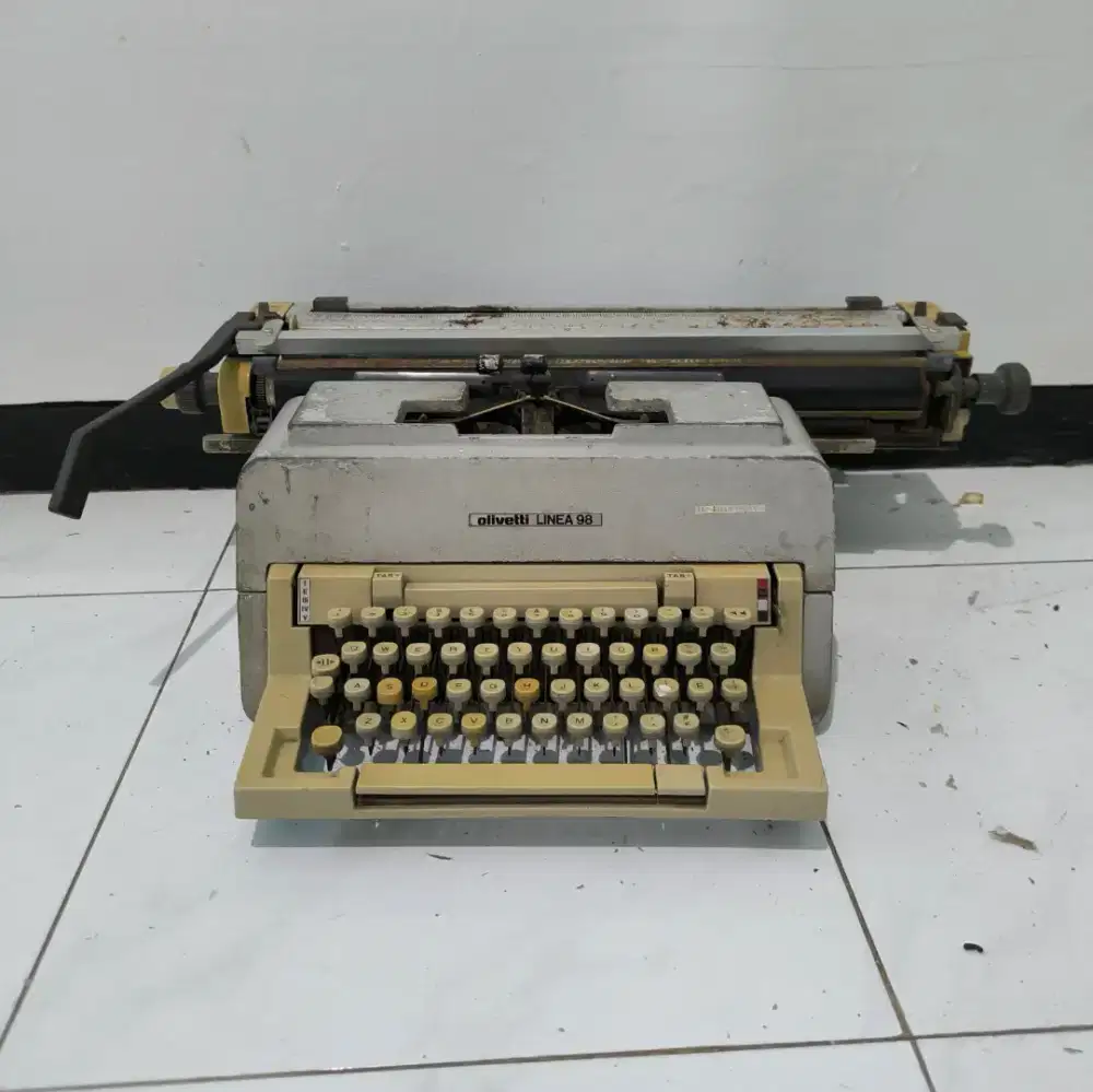 Mesin Tik Antik Olivetti Linea 98