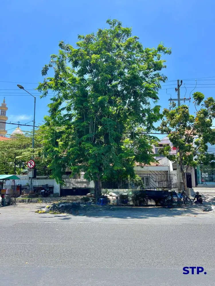 Rumah usaha di Jalan Karang Menjangan Surabaya