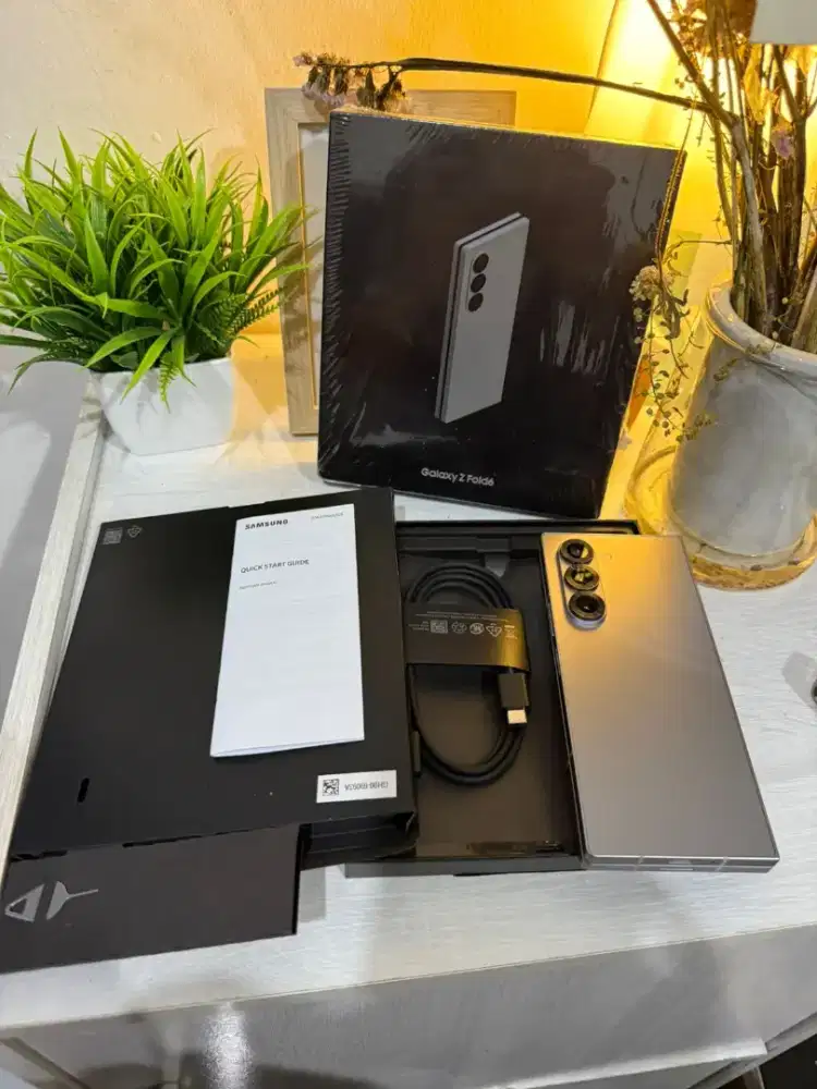 Galaxy Z Fold 6 Garansi On Fullset Like New Silver Samsung Fold6