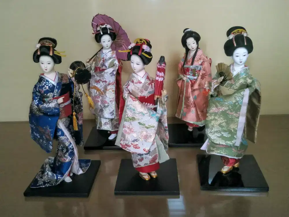 Boneka geisha jepang