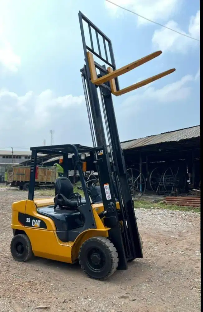 Forklift Caterpillar 2,5 Ton,Manual,Tiang 3 Meter,Mesin S4S,Tahun 2018