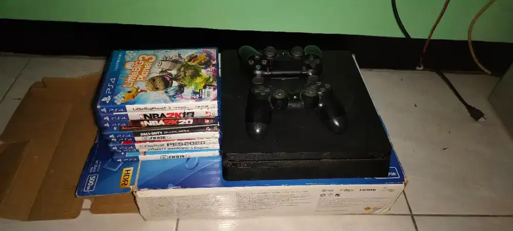 PS4 500 GB 2 Stik