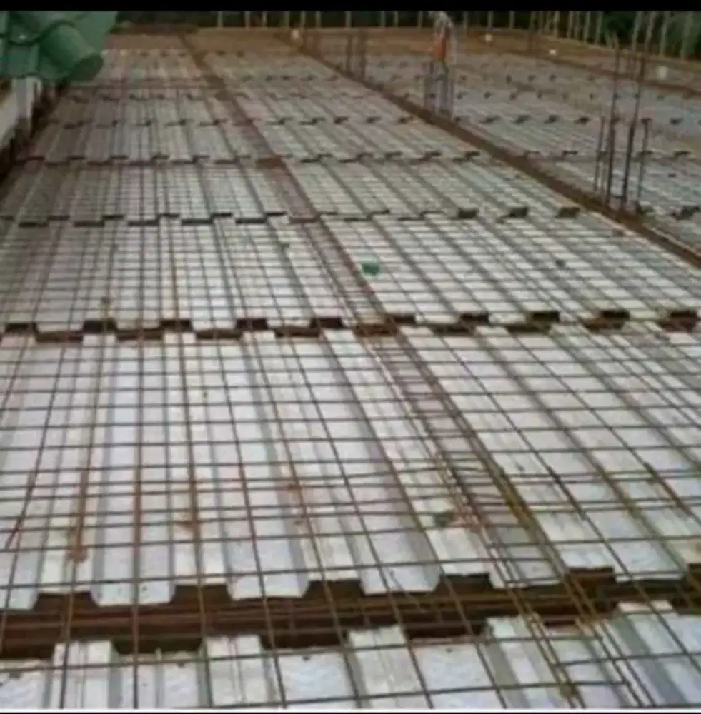 dak beton lantai 2 dengan bondek 07 dan besi werimesh 8